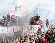 太狠了！AC米兰冲刺阶段完成体检窗口期瓦伦西亚复出首秀，阿斯顿维拉国际比赛日远射贴柱(瓦伦西亚vs皇马)