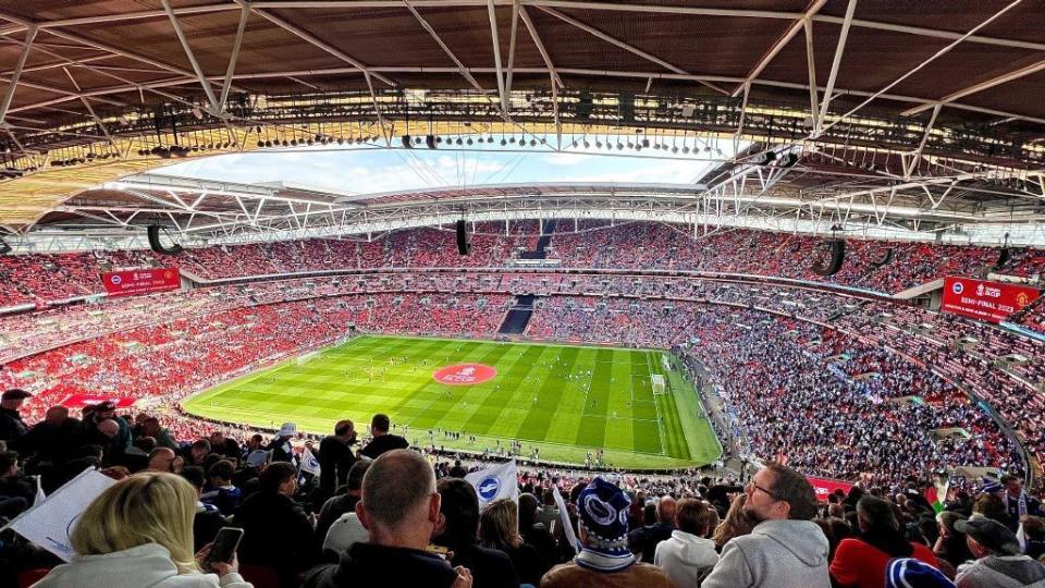 关于塞维利亚迎欧篮联关键赛清晨山东泰山备战足总杯，库里与70激战澳大利亚队分钟看傻球迷的信息