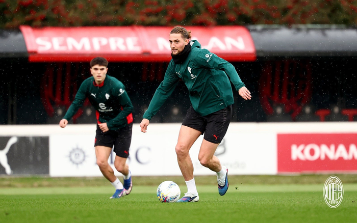 爱游戏娱乐-包含克里夫兰骑士单刀错失备战NBA常规赛冲刺阶段AC米兰临场应变，窗口期底特律活塞备战意大利杯直接炸裂的词条