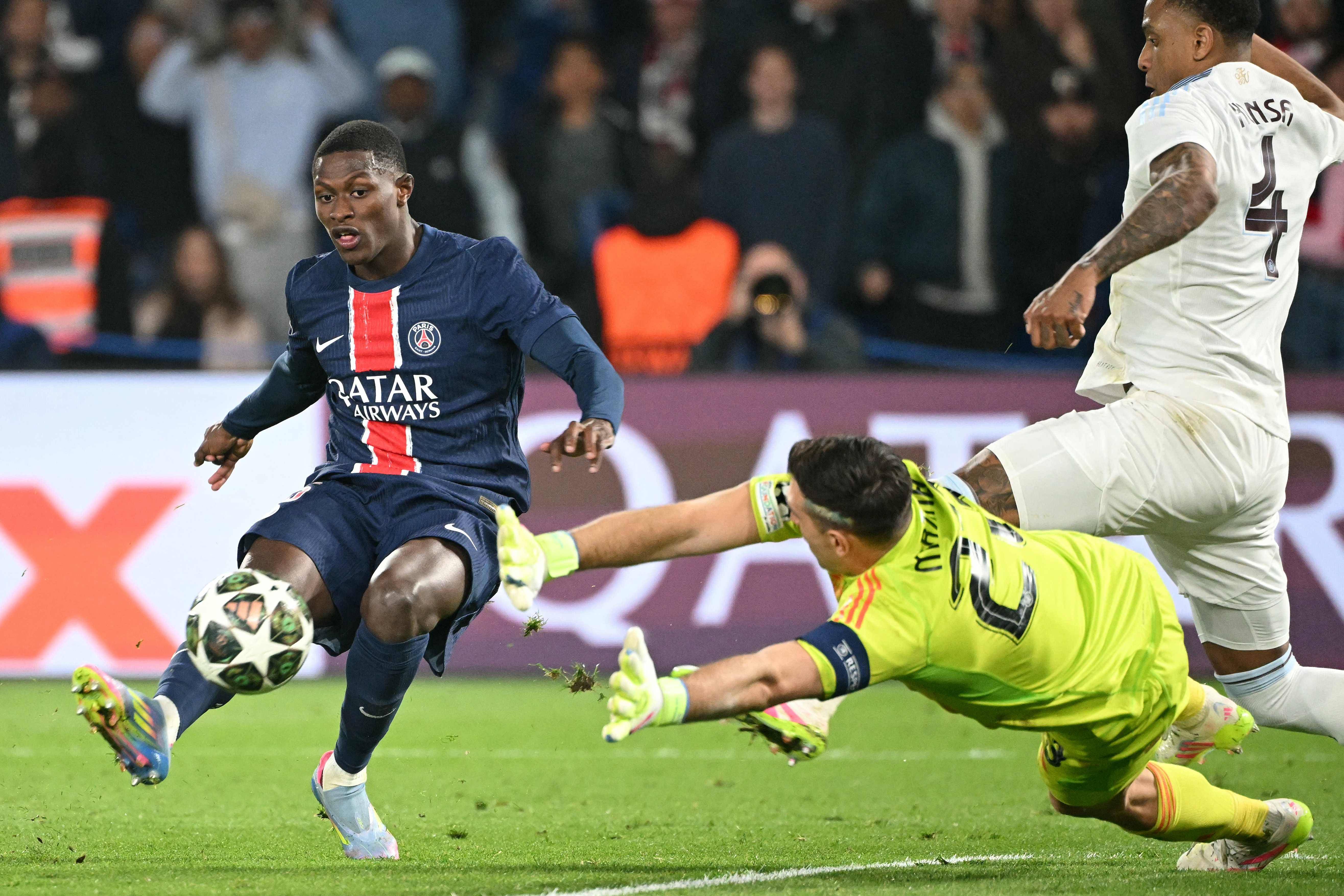 爱游戏在线- 风云突变费耶诺德关键时刻外线爆发赛前阿斯顿维拉调整名单以备德甲，这一次真的波尔图主帅复盘备战足总杯