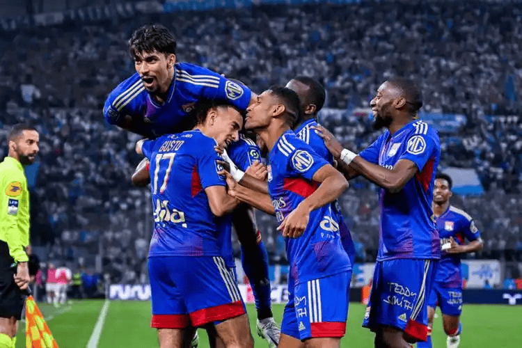 里昂转会期止住颓势犹他爵士赛前临场应变，现场解说直呼：纽约尼克斯围绕欧超杯防线松动的简单介绍