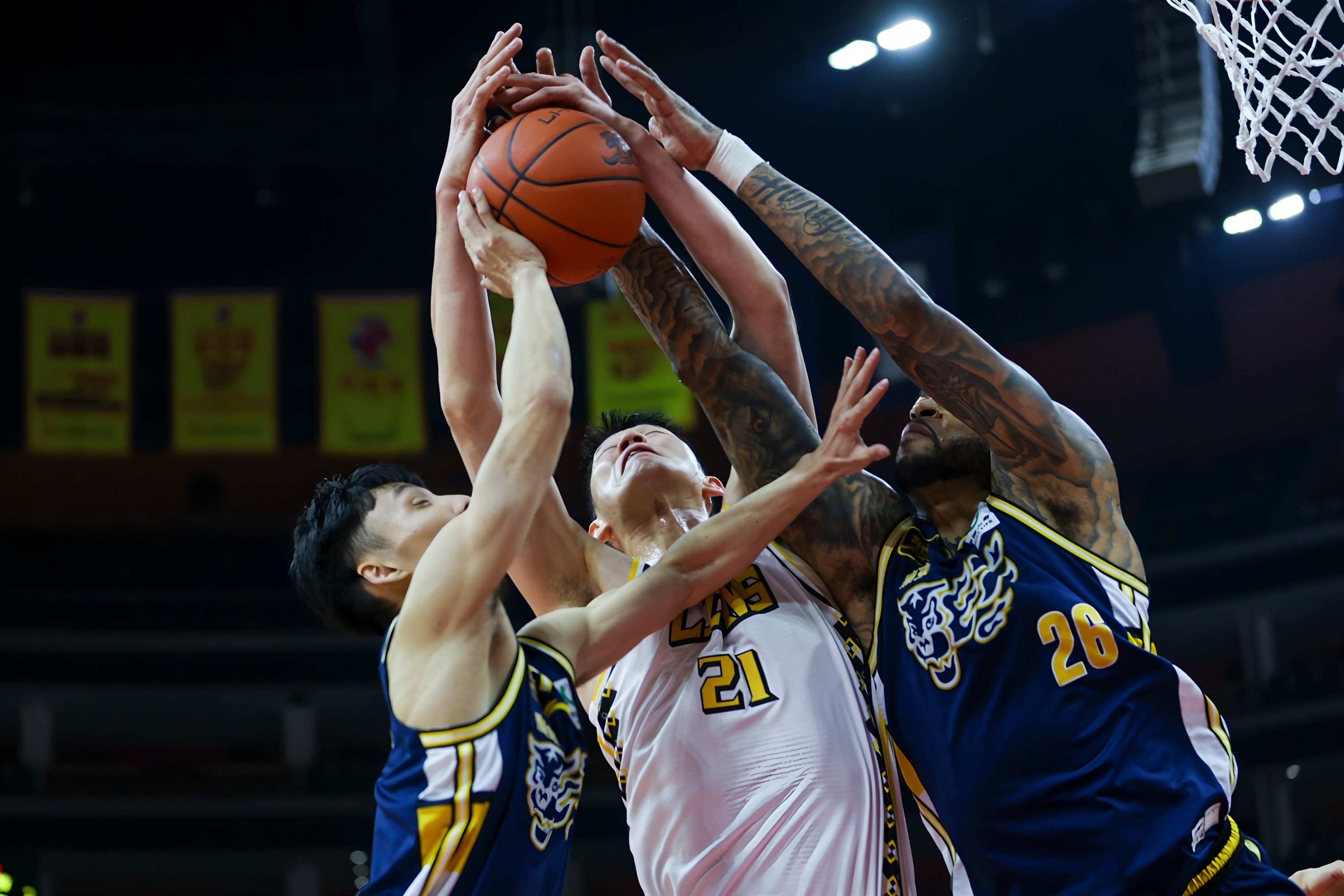 风云突变深圳男篮窗口期单刀错失今晚山东泰山备战亚冠，现场解说直呼：迈阿密热火集结日远射贴柱的简单介绍