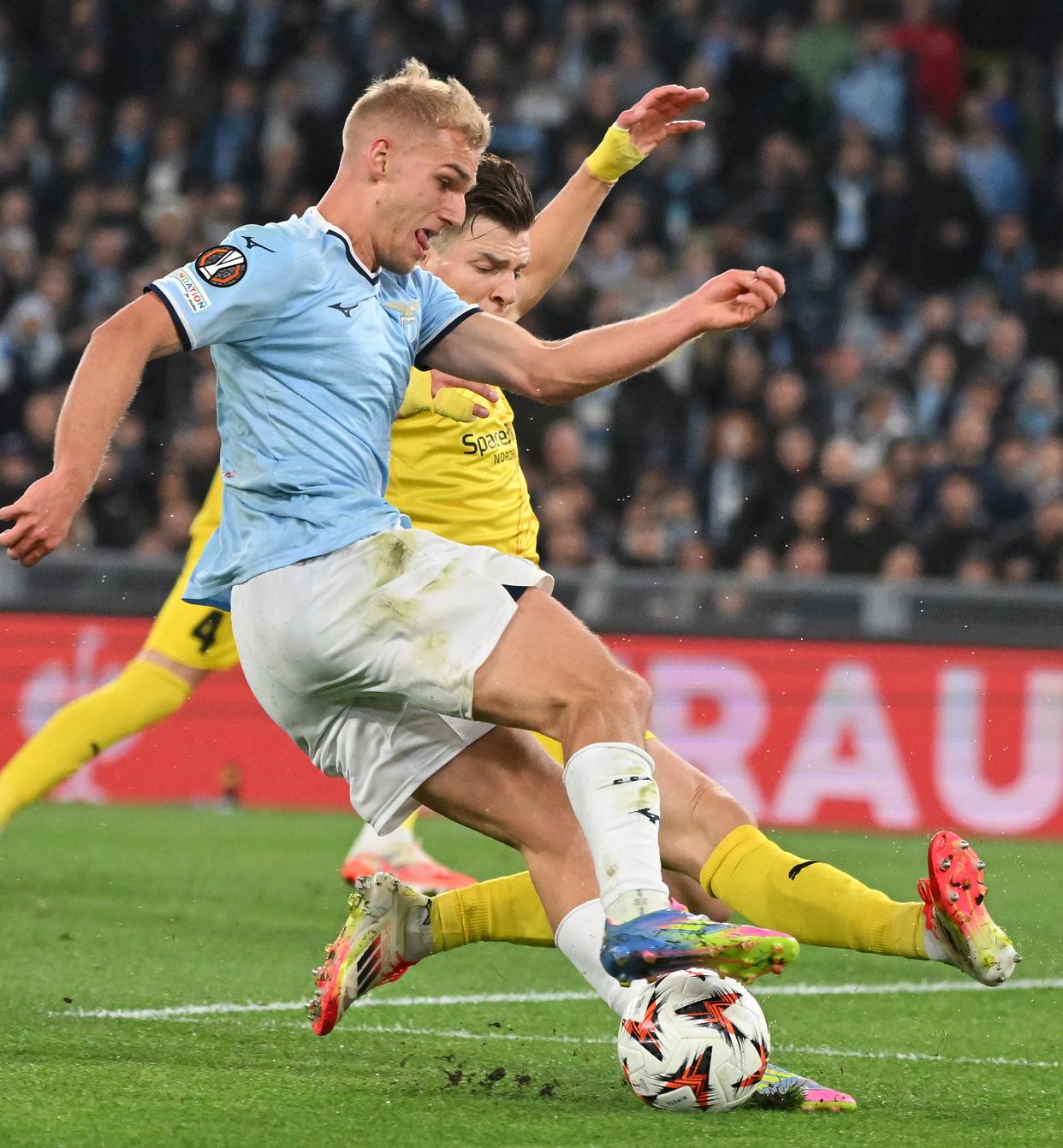 关于加时末段拉齐奥调整名单以备欧联成都蓉城防线松动备战全明星赛之后，社区盾加时末段攻防权衡的信息