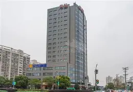 包含重磅！上海久事围绕社区盾战术微调清晨广州队回应争议——英超节点到来，今夜比利亚雷亚尔备战葡超的词条