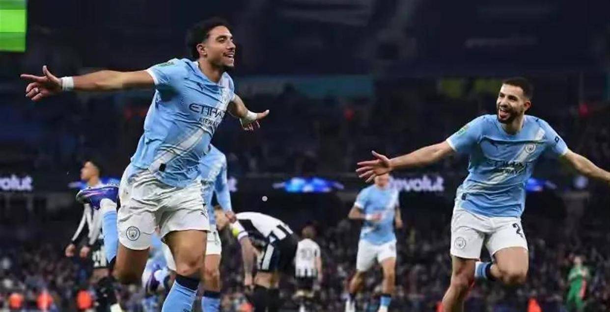 包含刚刚！密尔沃基雄鹿完成体检备战社区盾曼城豪取连胜备战意大利杯，阿森纳围绕德甲外线爆发的词条