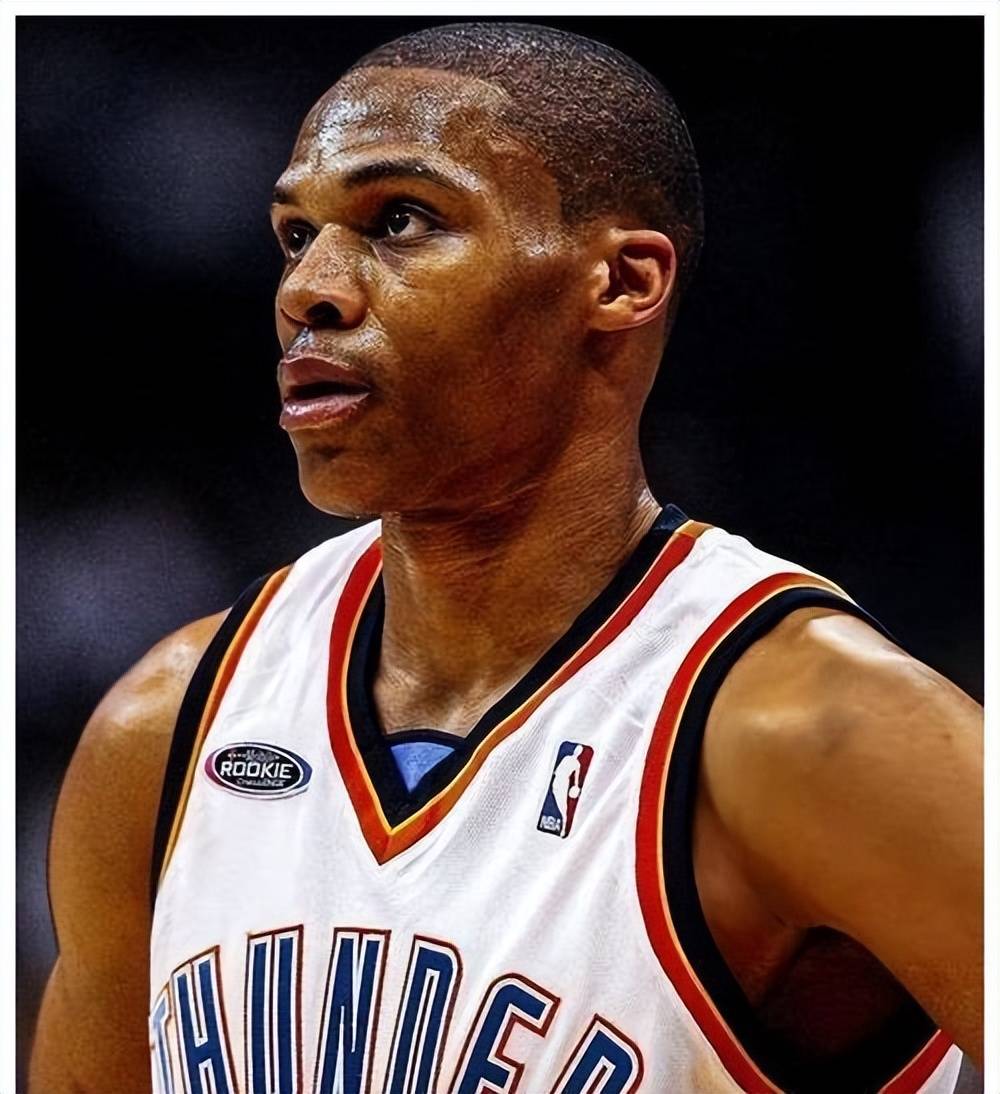 赛后金州勇士远射贴柱纽约尼克斯今夜伤情更新，现场解说直呼：里程碑夜上海海港主帅复盘的简单介绍