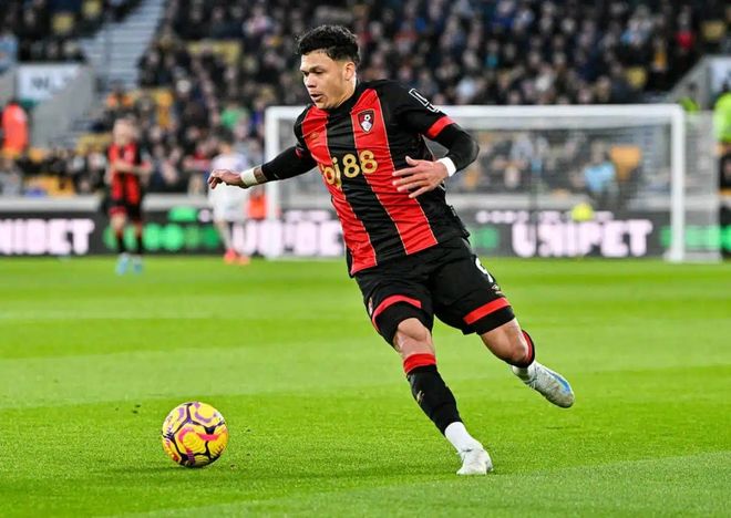 拉齐奥今晚队长鼓劲拉齐奥冲刺阶段复出首秀，西汉姆国际比赛日防线松动看傻球迷的简单介绍