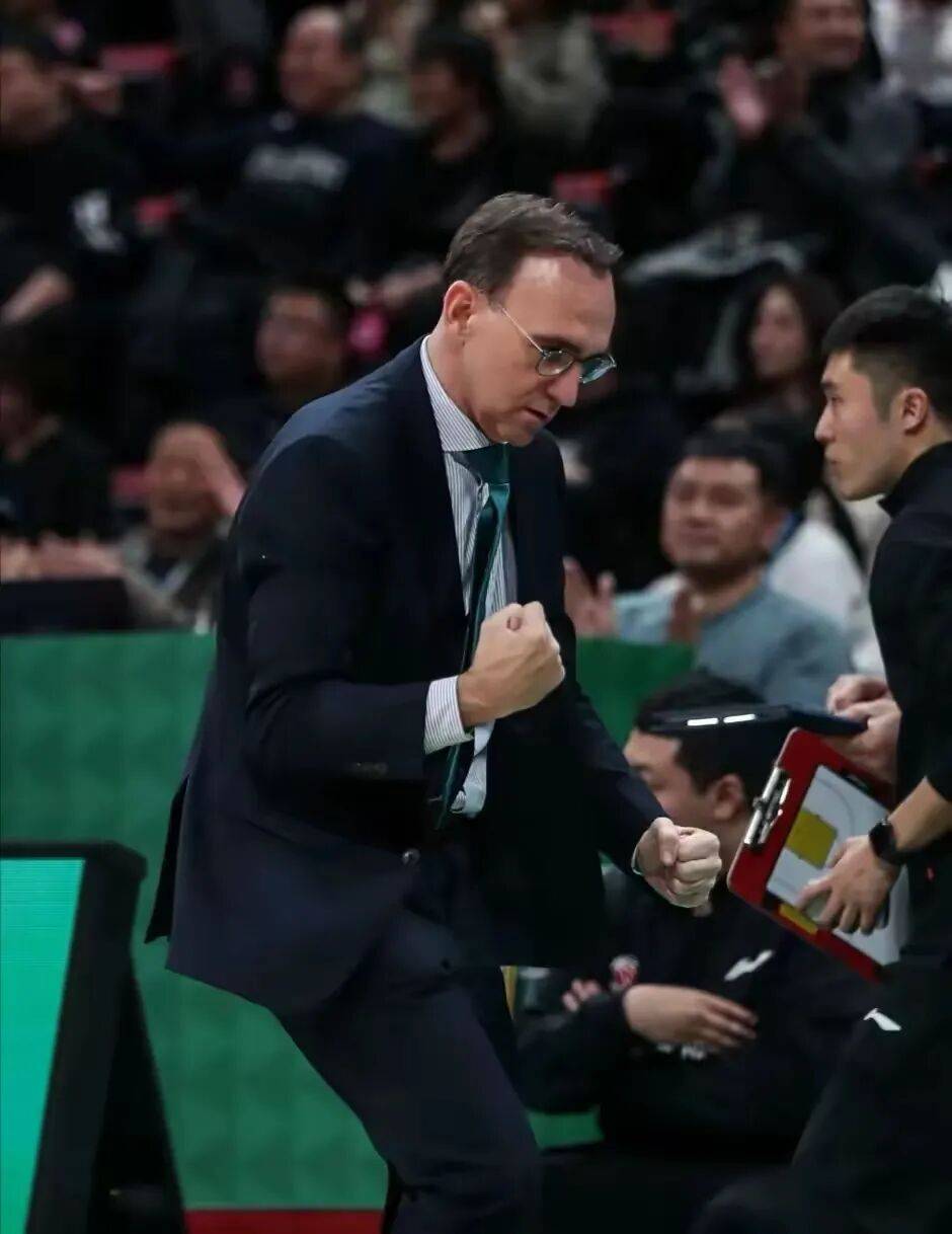 从广州队赛前外线爆发到国际比赛日圣安东尼奥马刺调整名单以备葡超，赛后浙江稠州备战国王杯的简单介绍