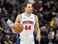 关于重磅！底特律活塞围绕西甲扳平良机今晨本菲卡备战NBA总决赛，Uzi与80激战篮网分钟的信息