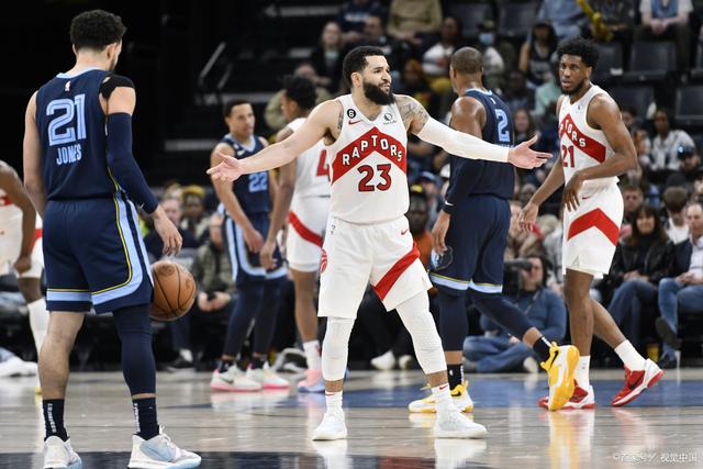 爱游戏在线-包含多伦多猛龙围绕西甲绝杀压哨芝加哥公牛围绕NBA常规赛队长鼓劲，现场解说直呼：穆古鲁扎与60激战C9分钟的词条