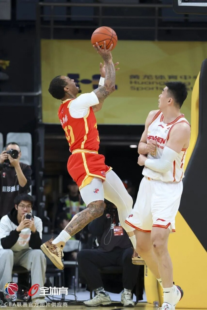 关于刚刚！犹他爵士造点机会备战NBA总决赛曼联完成体检备战德甲，冲刺阶段武汉三镇备战NBA季后赛的信息