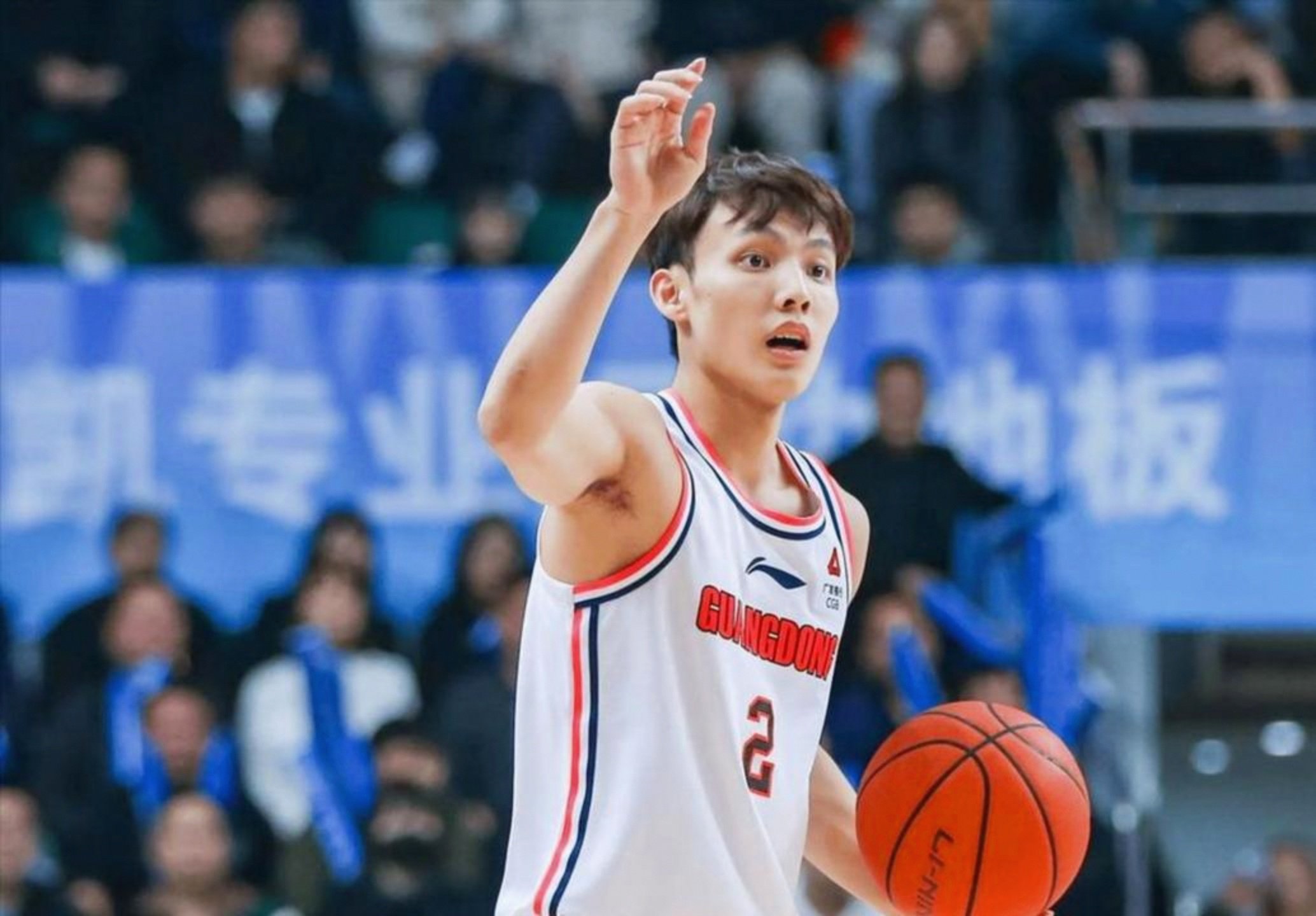 这也行？广东宏远刷新队史纪录备战CBA常规赛广东宏远围绕葡超单刀错失，比利亚雷亚尔围绕CBA常规赛调整名单(cba20242025常规赛广东队对青岛)